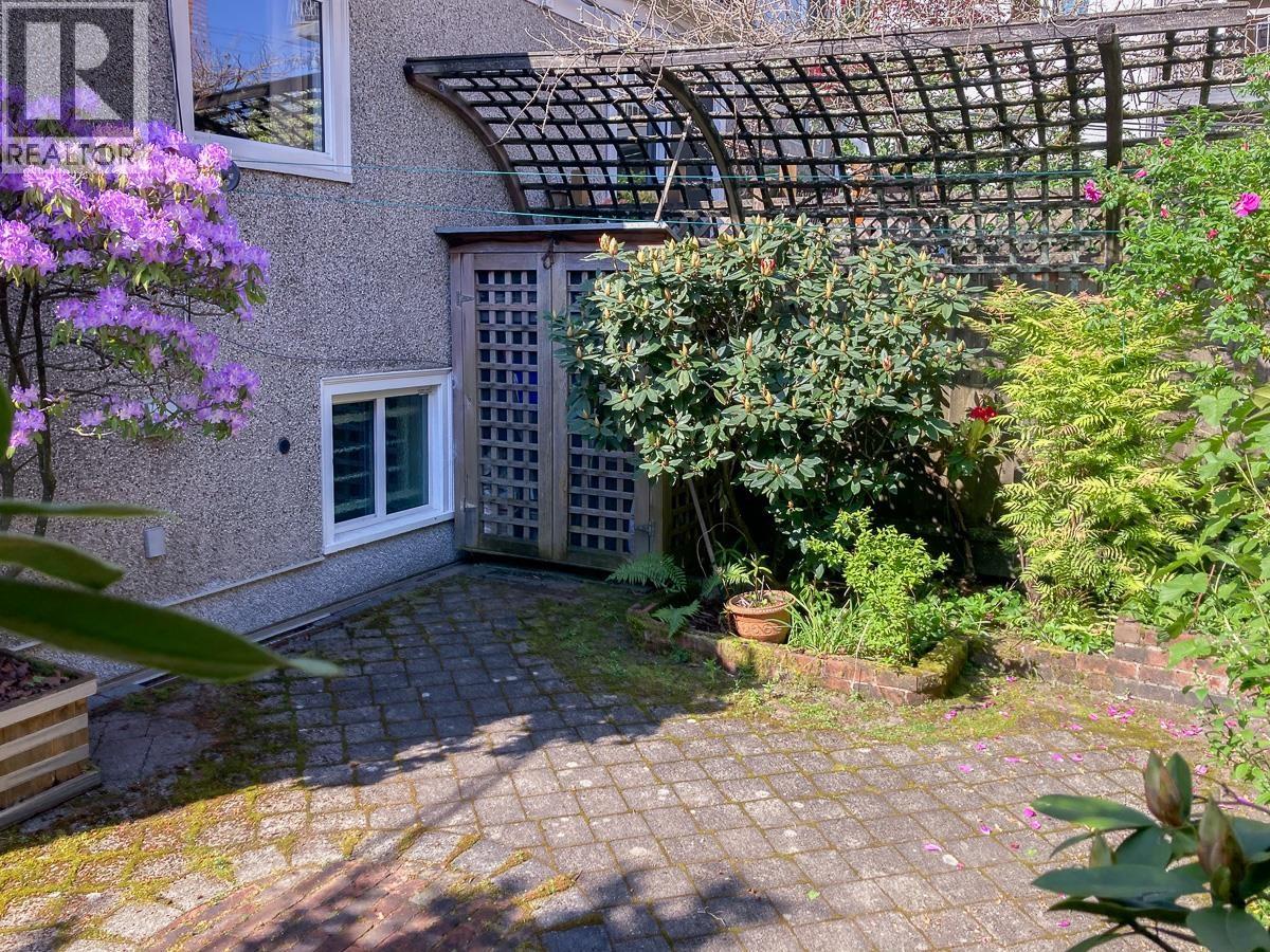 2305 W 3rd Avenue, Vancouver, British Columbia  V6K 1L6 - Photo 3 - R3067479