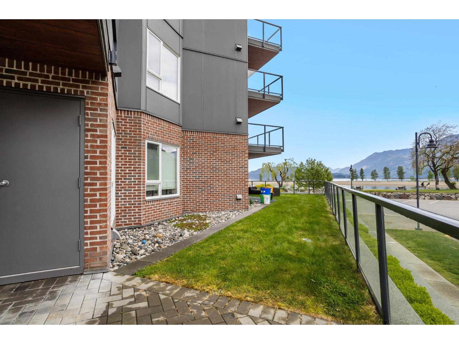 123 378 Esplanade Avenue, Harrison Hot Springs, Harrison Hot Springs, British Columbia  V0M 1A3 - Photo 11 - R3119878