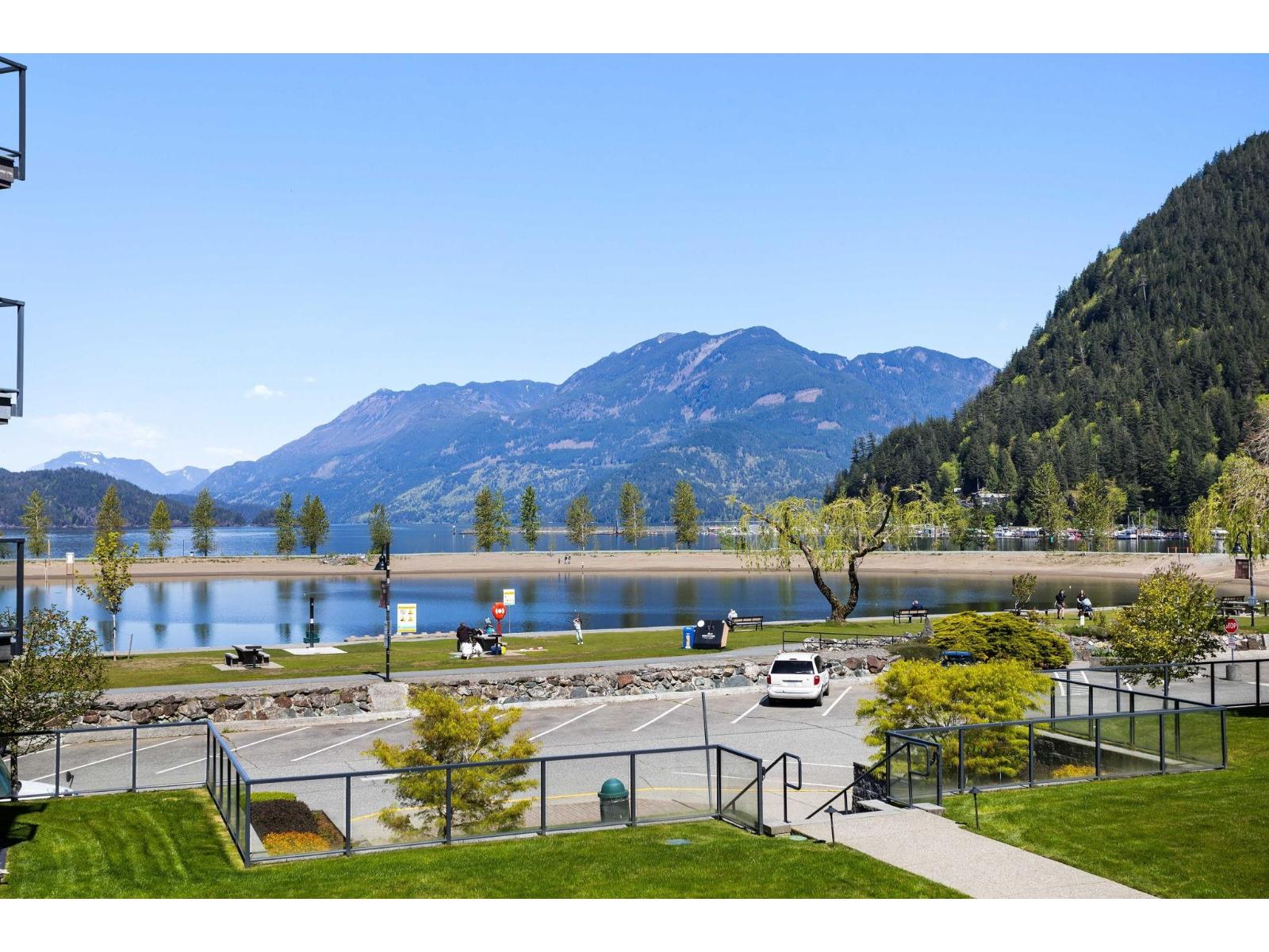 214 378 Esplanade Avenue, Harrison Hot Springs, Harrison Hot Springs, British Columbia  V0M 1A3 - Photo 3 - R3118510