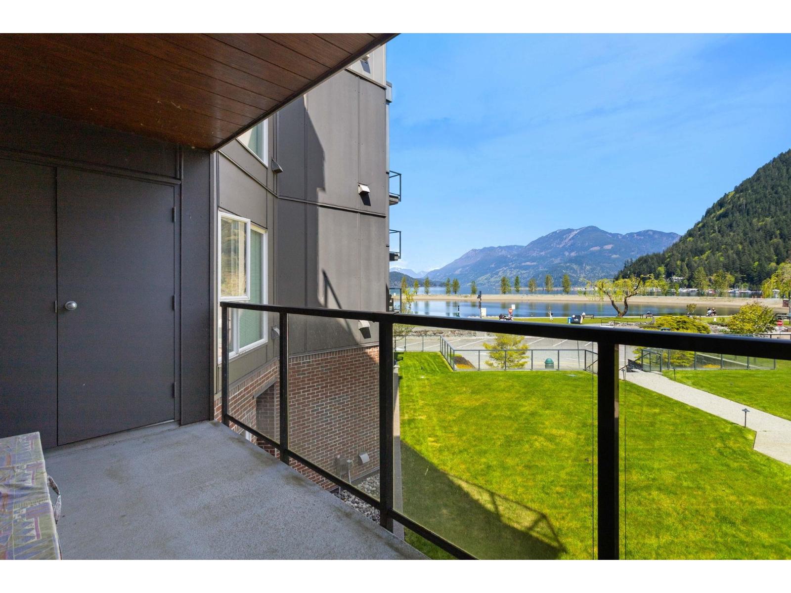 214 378 Esplanade Avenue, Harrison Hot Springs, Harrison Hot Springs, British Columbia  V0M 1A3 - Photo 4 - R3118510