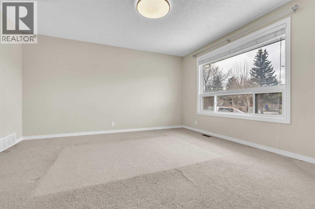 87 Castleglen Road NE, Calgary, Alberta  T3J 1P2 - Photo 4 - A2306862