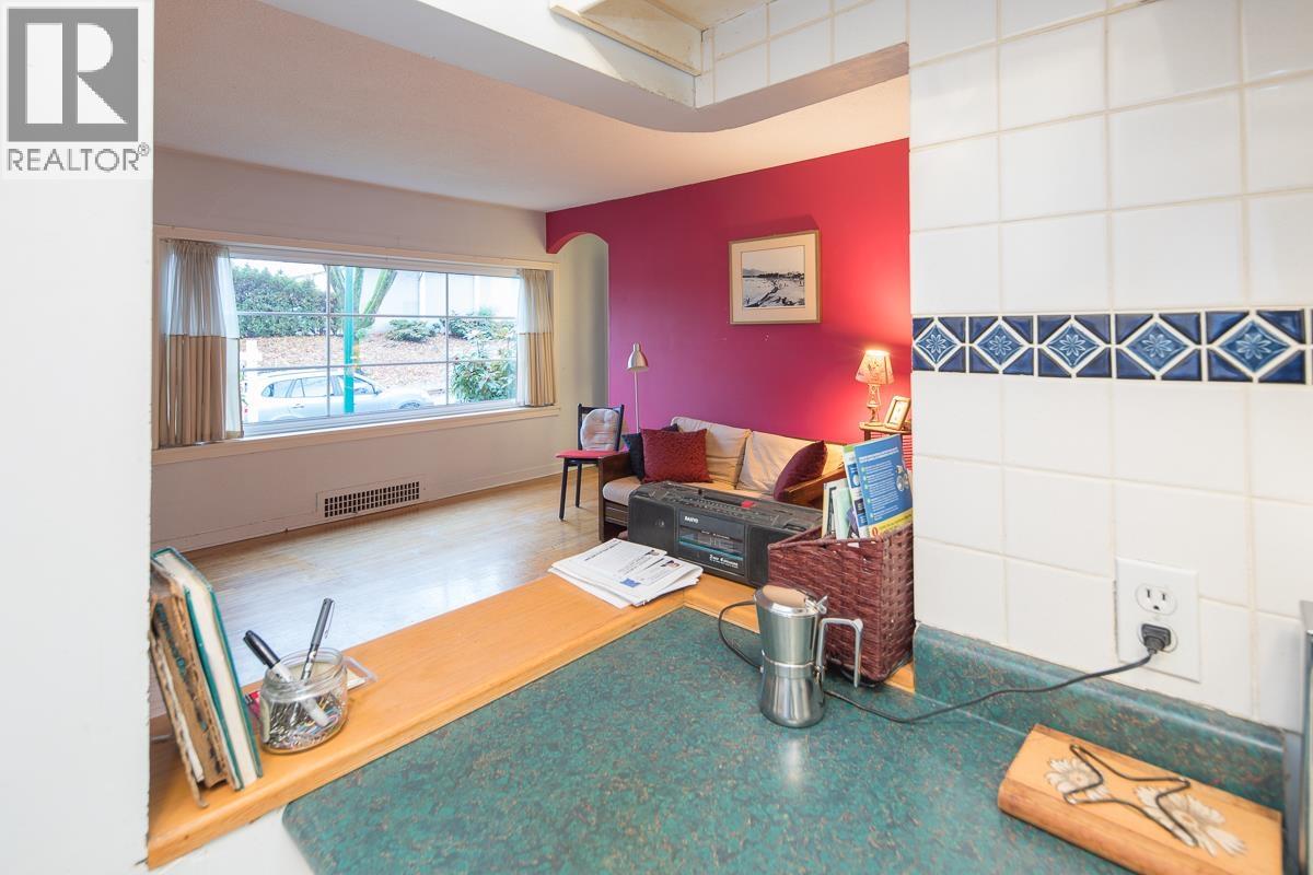 2305 W 3rd Avenue, Vancouver, British Columbia  V6K 1L6 - Photo 9 - R3067479