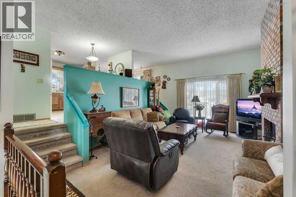 1003 Berkley Drive Nw, Calgary, Alberta  T3K 1E3 - Photo 8 - A2301092