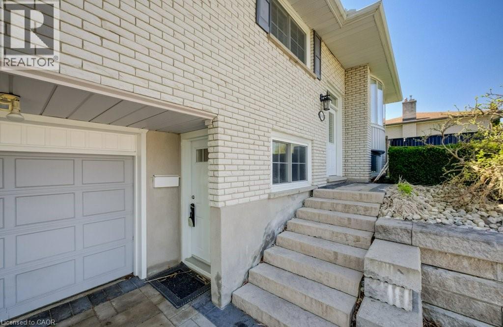 682 Glen Forrest Boulevard, Waterloo, Ontario  N2L 4K6 - Photo 2 - 40823335