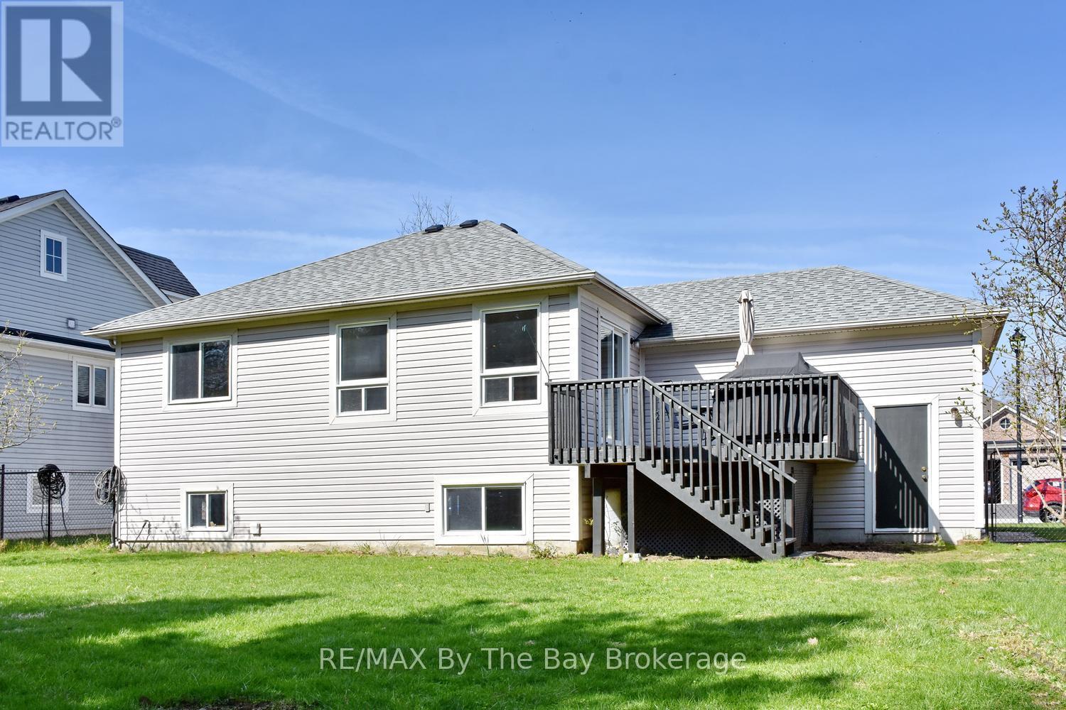 21 Northwood Drive, Wasaga Beach, Ontario  L9Z 3B5 - Photo 3 - S13088134