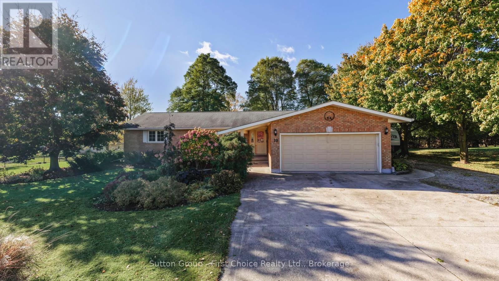 10 BAYFIELD STREET E, Huron East, Ontario