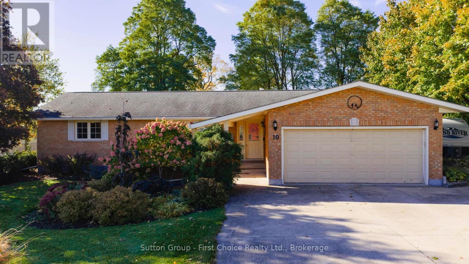 10 Bayfield Street E, Huron East, Ontario  N0K 1G0 - Photo 9 - X13088184