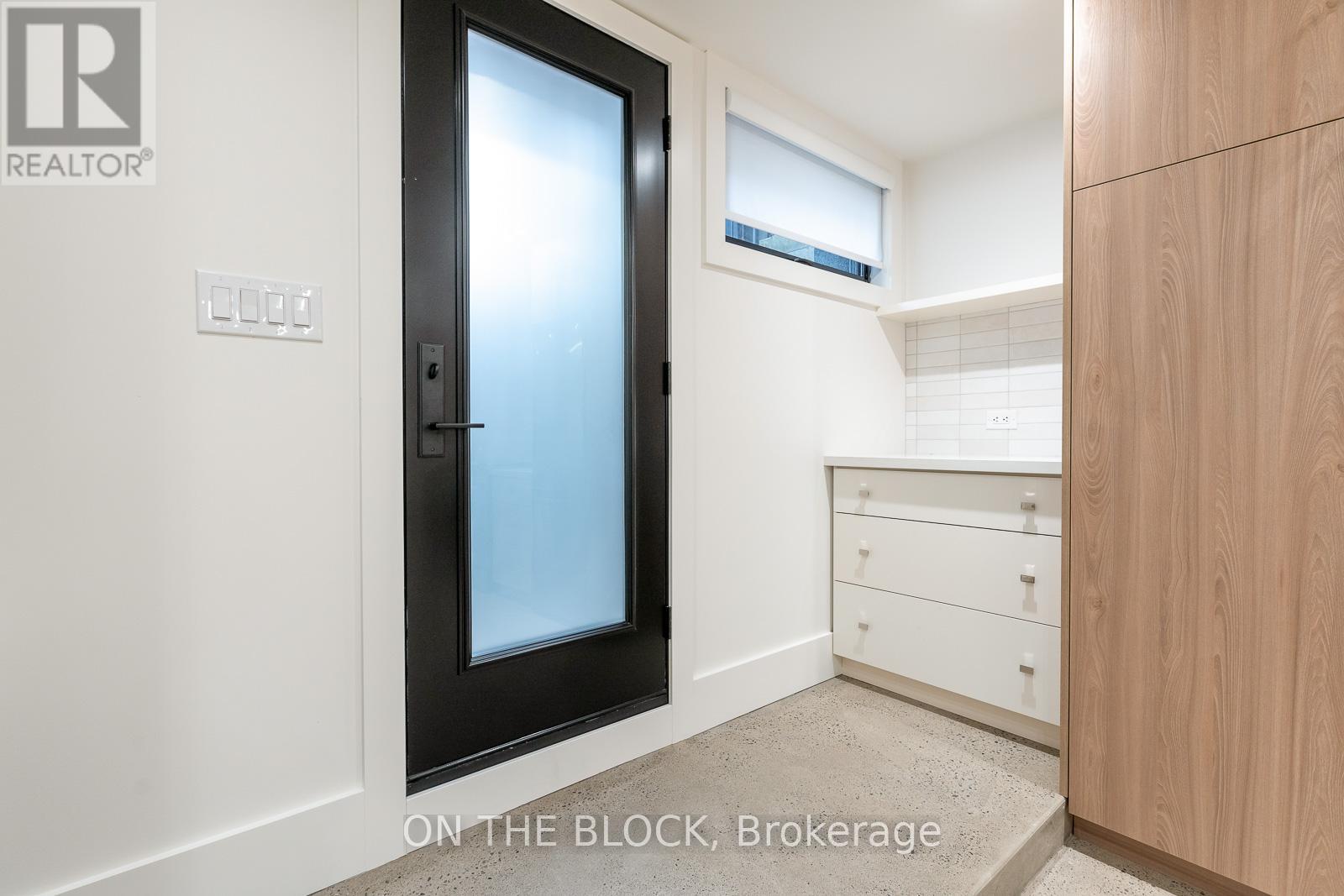 1041 COLLEGE STREET, Toronto, Ontario