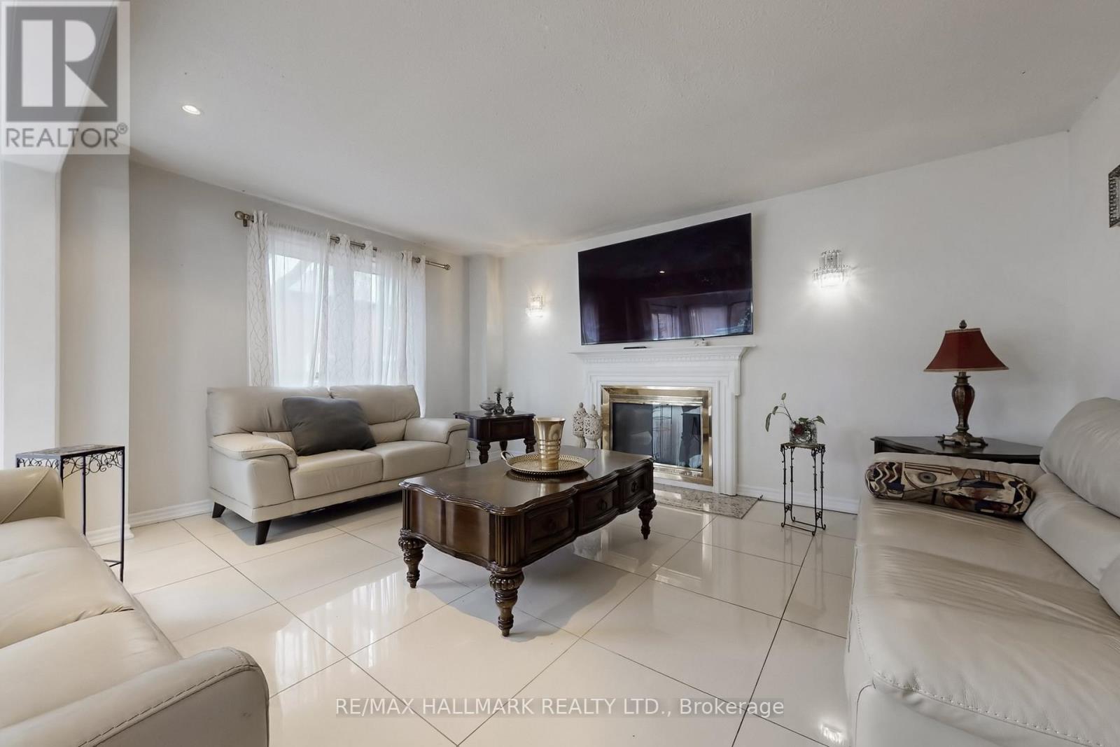 97 Stave Crescent, Richmond Hill, Ontario L4C 9J2 - Photo 11 - N12916950