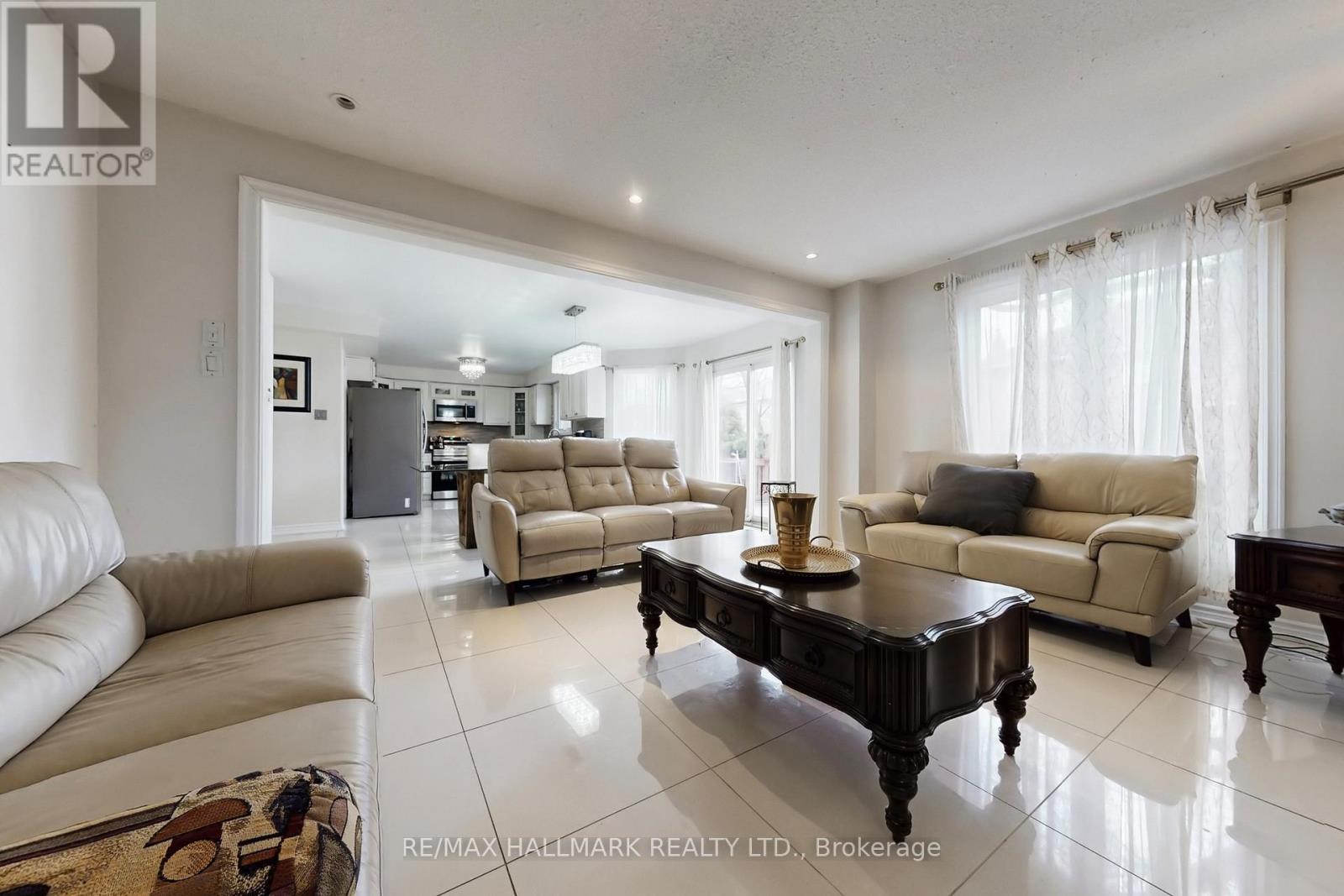 97 Stave Crescent, Richmond Hill, Ontario L4C 9J2 - Photo 13 - N12916950