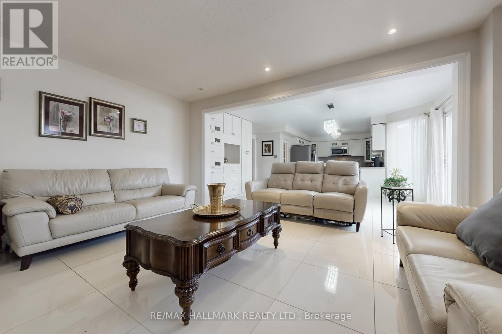 97 Stave Crescent, Richmond Hill, Ontario L4C 9J2 - Photo 12 - N12916950