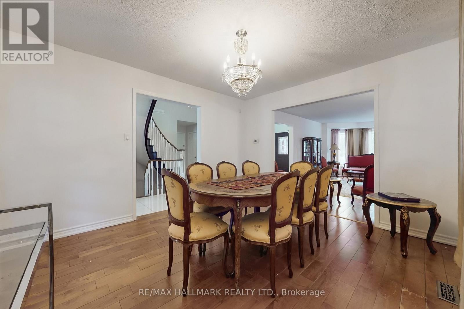 97 Stave Crescent, Richmond Hill, Ontario L4C 9J2 - Photo 10 - N12916950