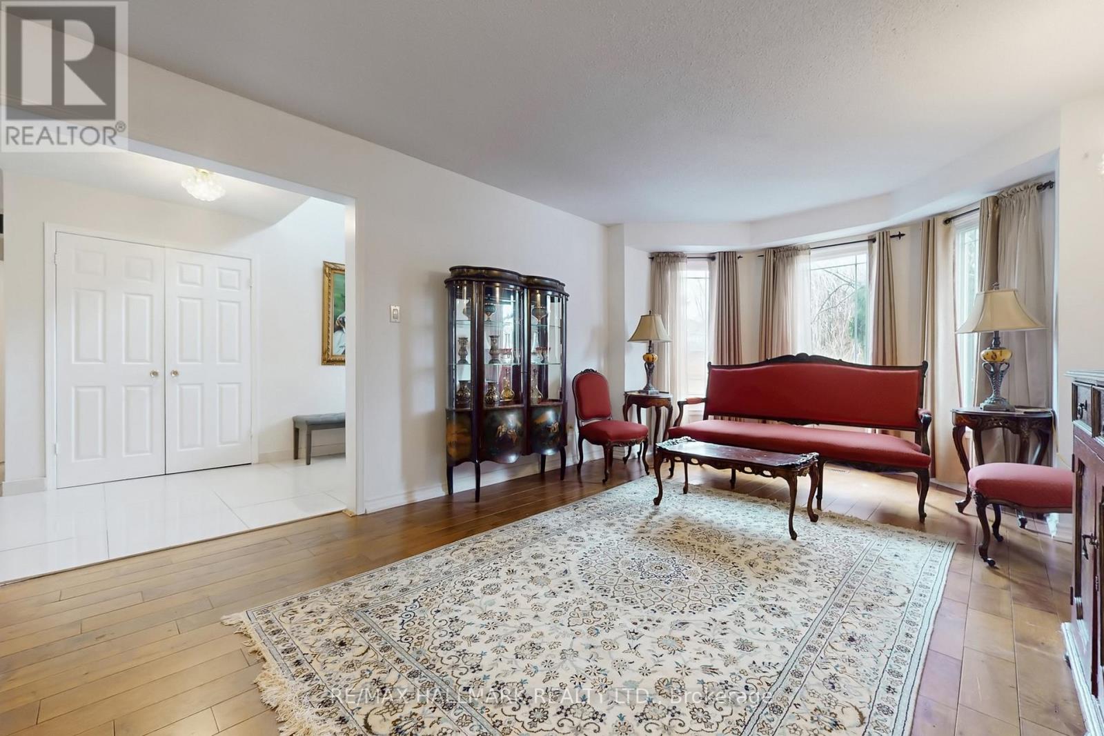 97 Stave Crescent, Richmond Hill, Ontario L4C 9J2 - Photo 4 - N12916950