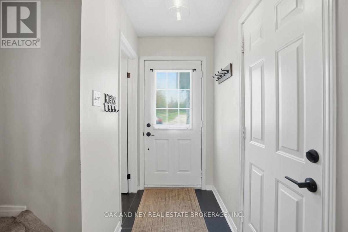833 Deveron Crescent, London South (South J), Ontario  N5Z 5B4 - Photo 3 - X13088136
