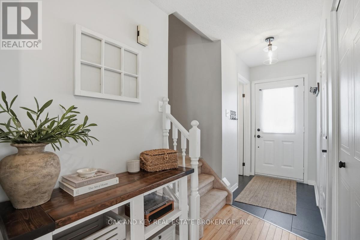 833 Deveron Crescent, London South (South J), Ontario  N5Z 5B4 - Photo 4 - X13088136