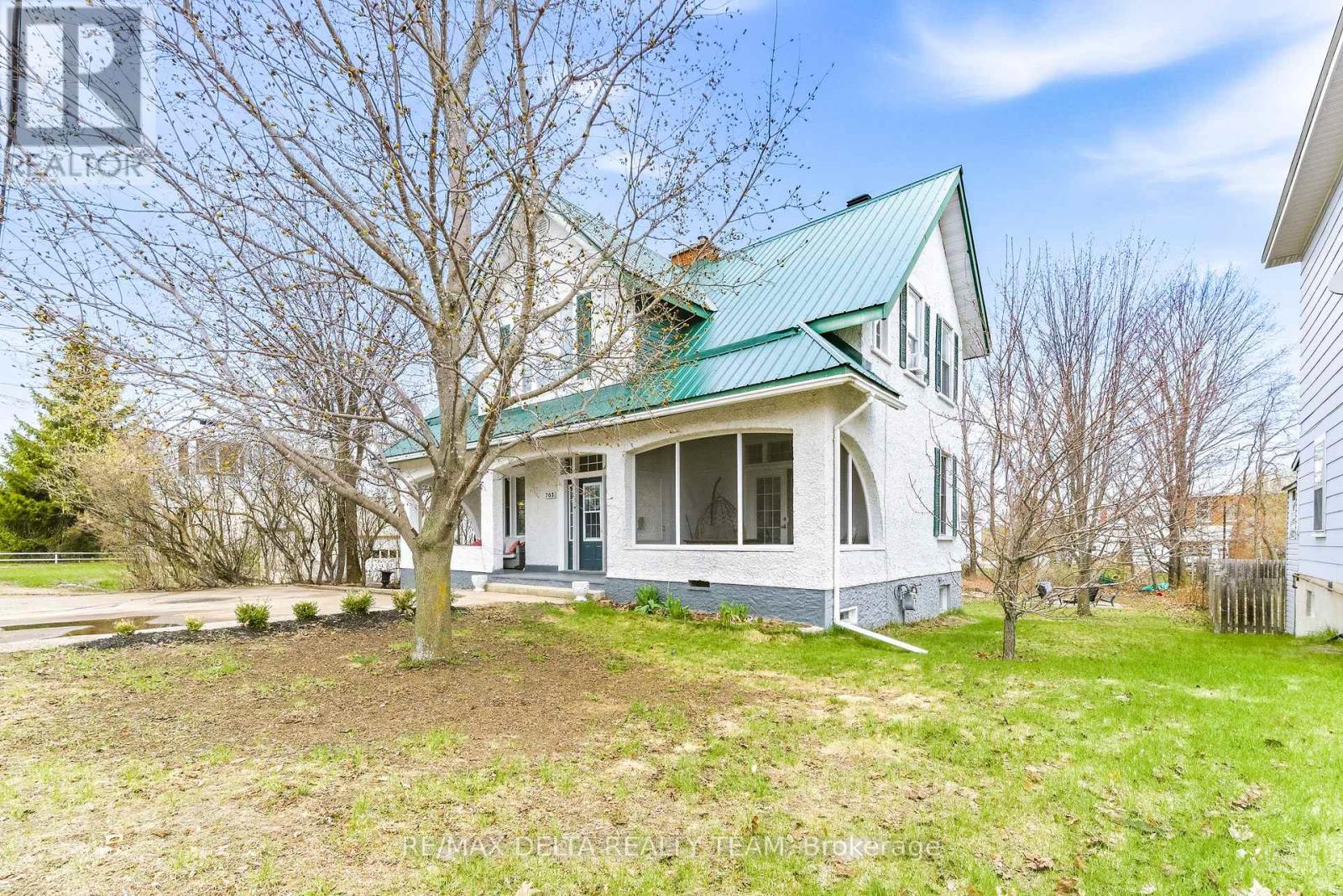 703 Front Street N, Pembroke, Ontario  K8A 6J4 - Photo 3 - X13088236