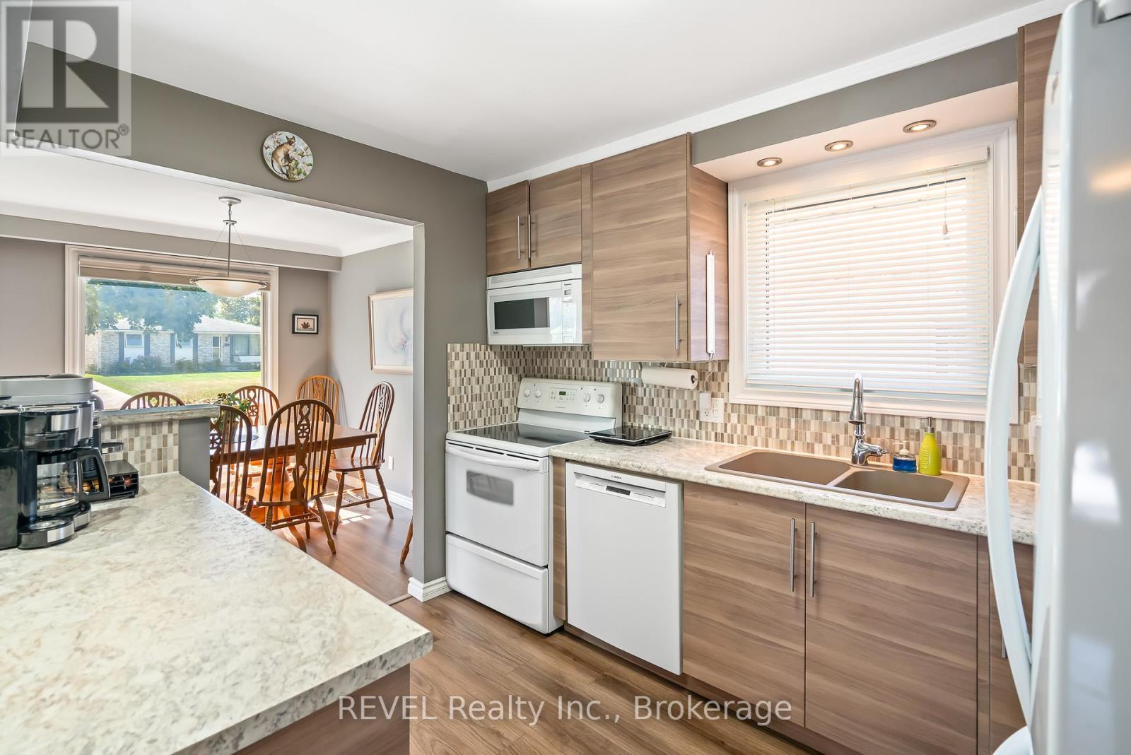 9 Fitzroy Lane, St. Catharines, Ontario  L2M 6N6 - Photo 6 - X13088216