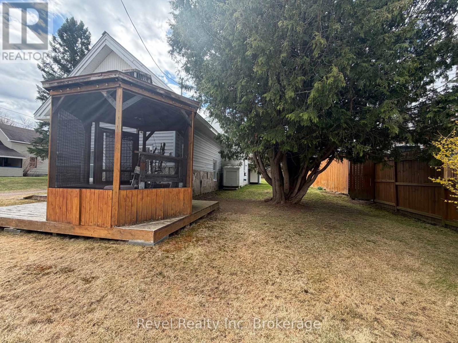 348 Poplar Street, Mattawa, Ontario  P0H 1V0 - Photo 3 - X13088228