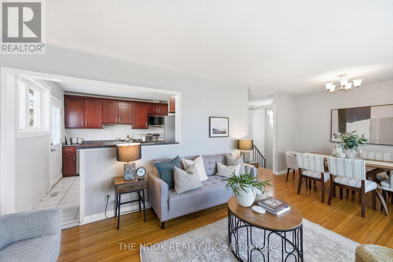 1005 CENTRE STREET N, Whitby, Ontario