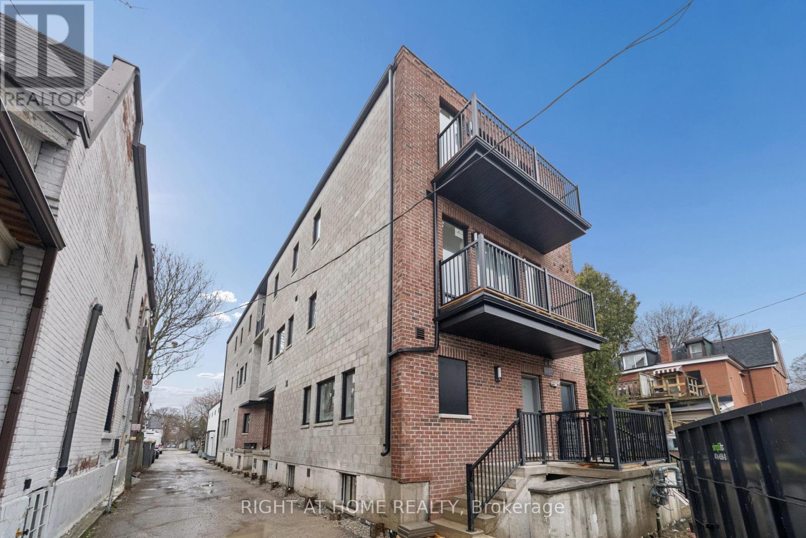 6 - 91 BARTON AVENUE, Toronto, Ontario