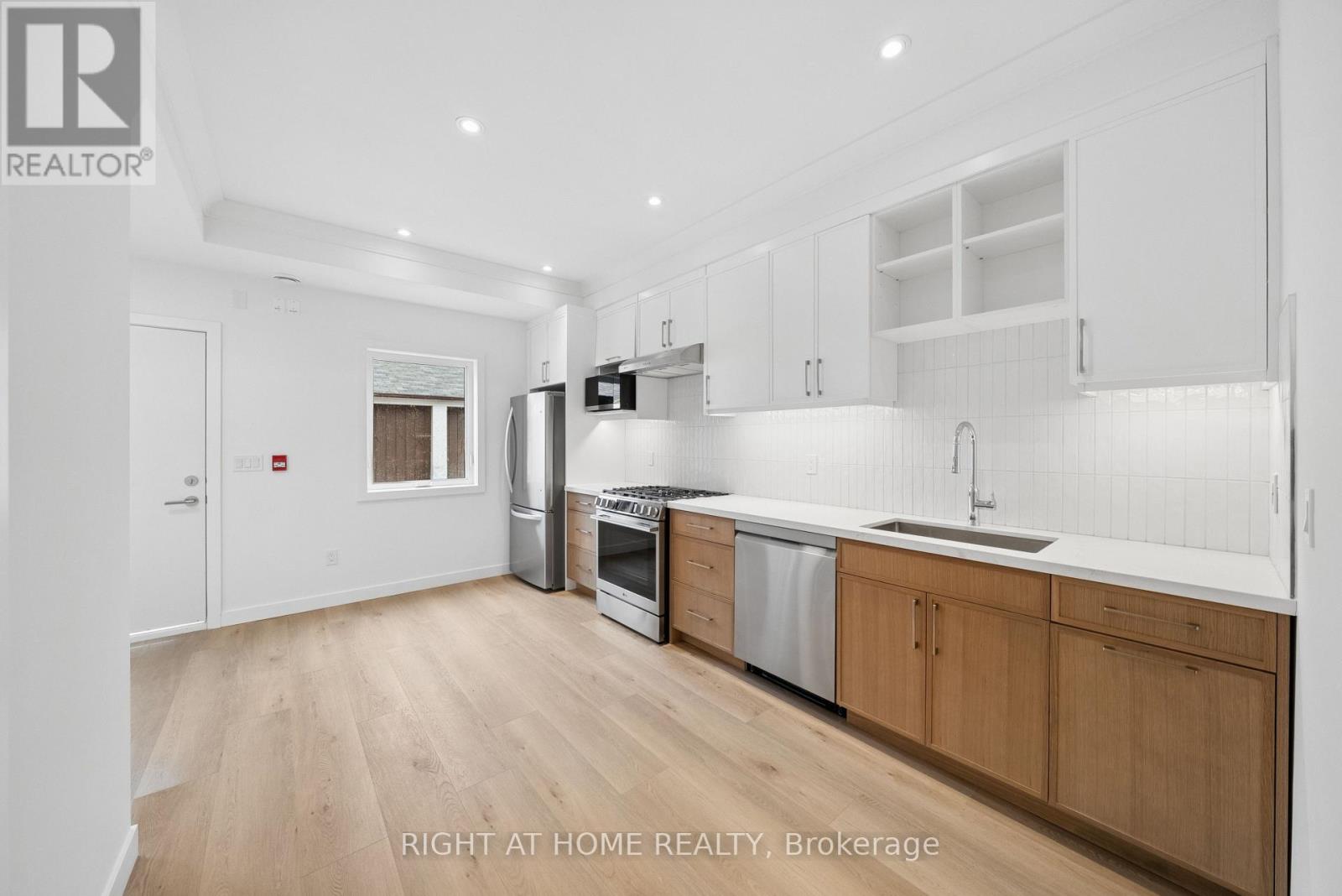 10 - 91 BARTON AVENUE, Toronto, Ontario