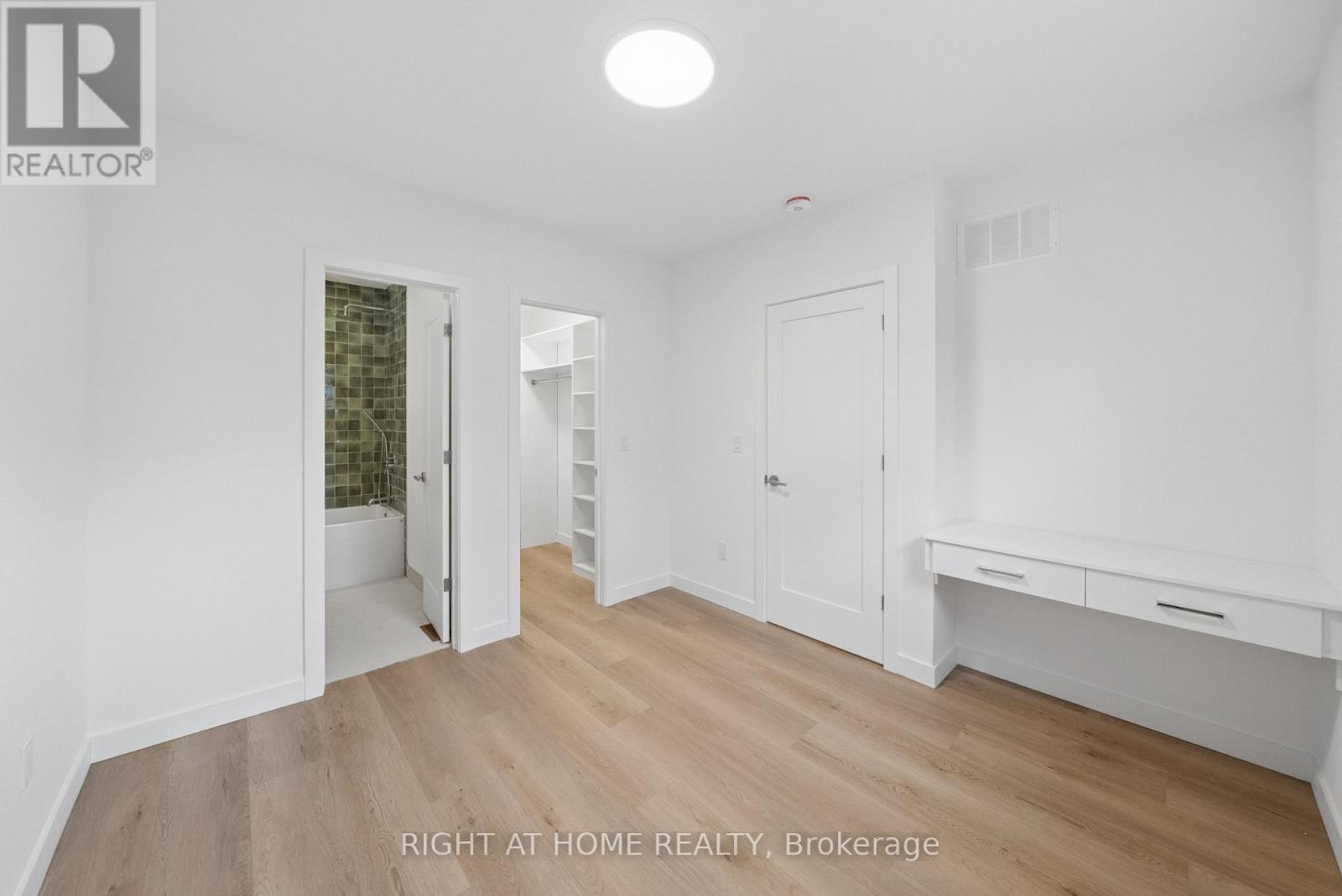 10 - 91 Barton Avenue, Toronto, Ontario  M6G 1P7 - Photo 11 - C13088082