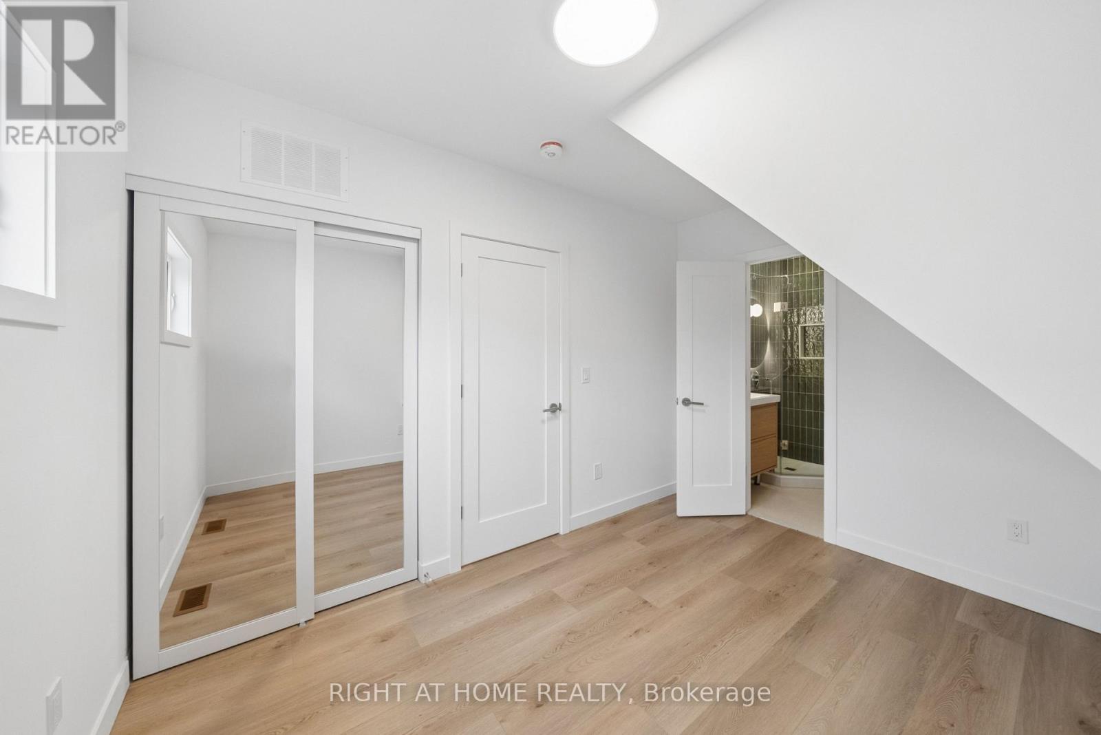 10 - 91 Barton Avenue, Toronto, Ontario  M6G 1P7 - Photo 14 - C13088082