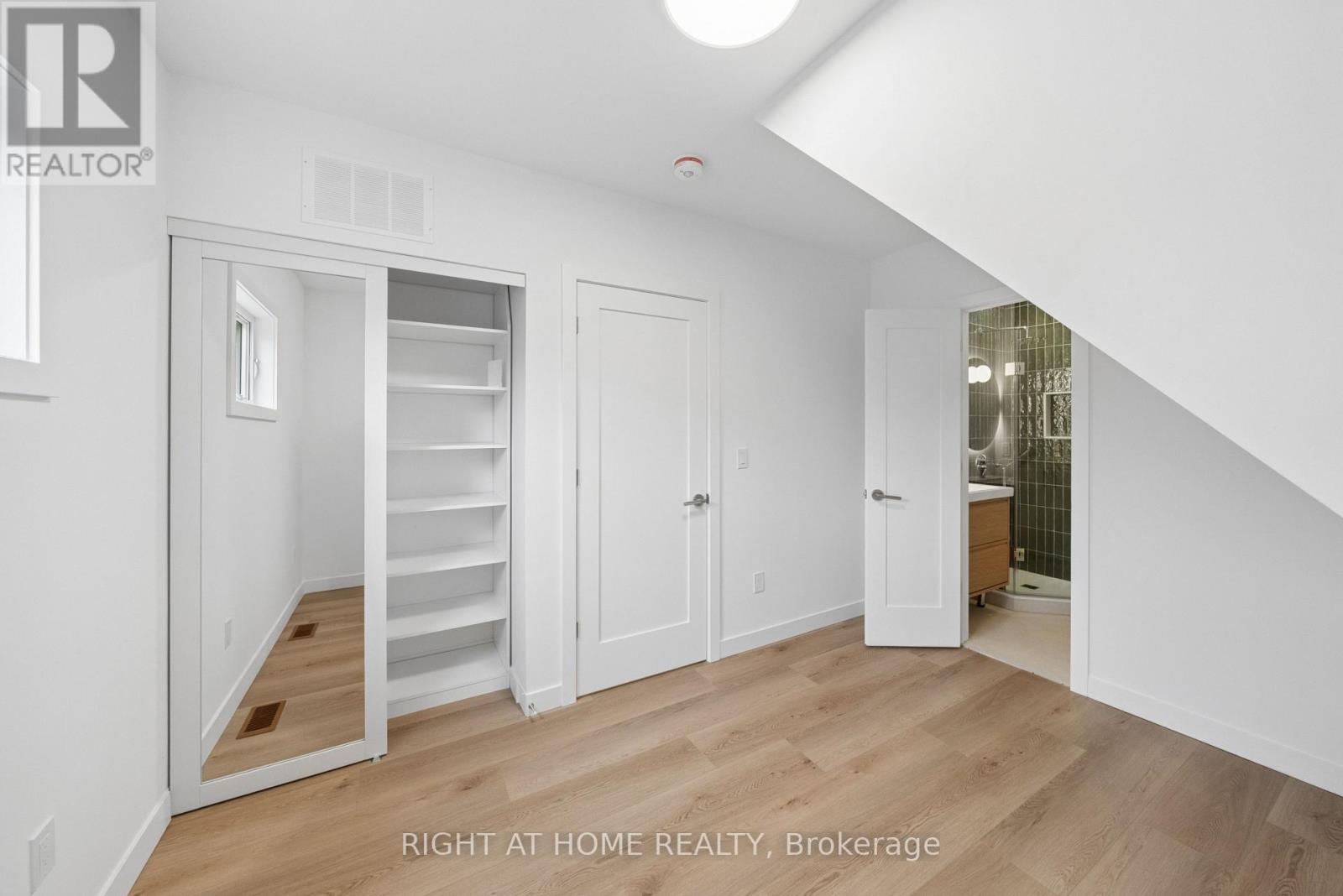 10 - 91 Barton Avenue, Toronto, Ontario  M6G 1P7 - Photo 16 - C13088082