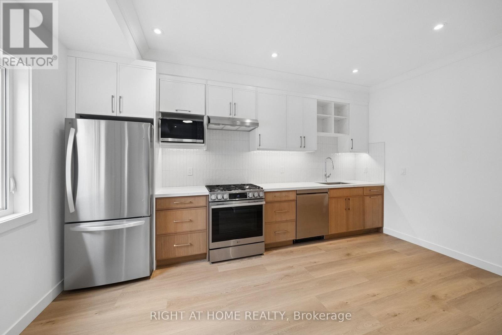 10 - 91 Barton Avenue, Toronto, Ontario  M6G 1P7 - Photo 2 - C13088082