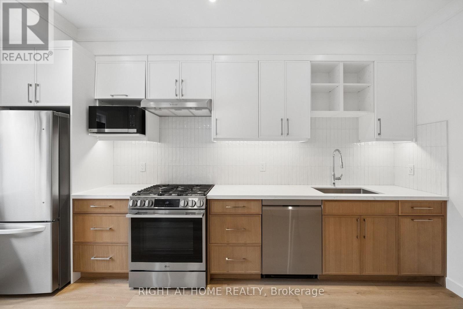 10 - 91 Barton Avenue, Toronto, Ontario  M6G 1P7 - Photo 3 - C13088082