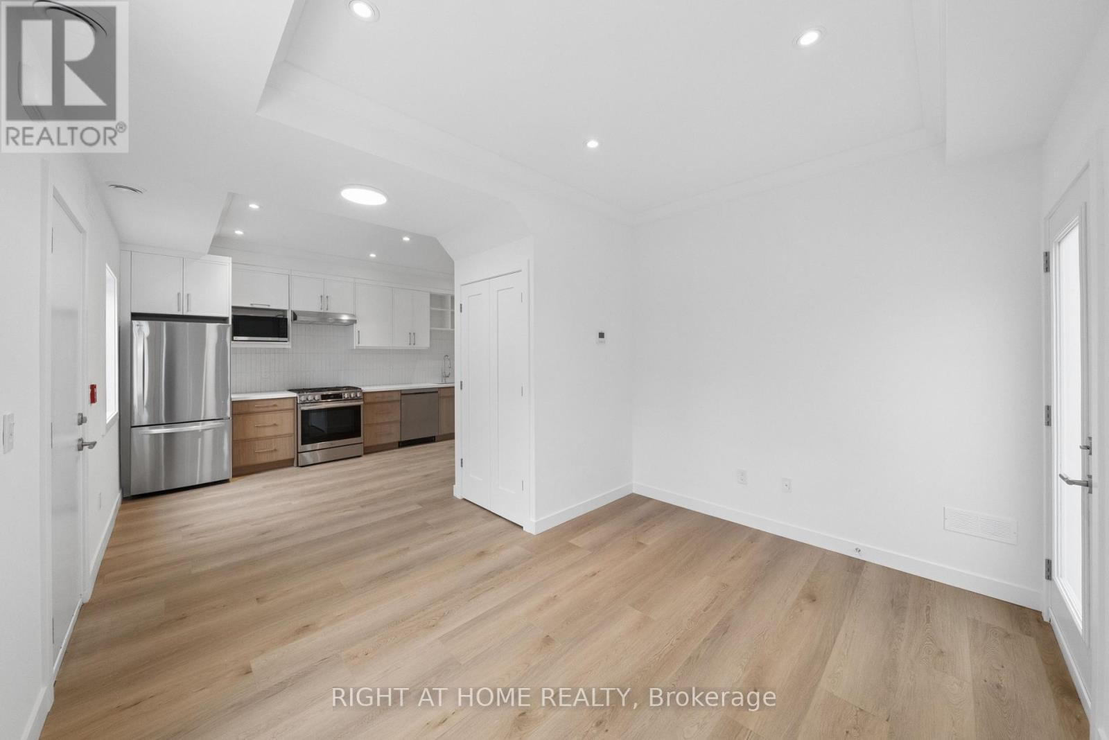 10 - 91 Barton Avenue, Toronto, Ontario  M6G 1P7 - Photo 4 - C13088082