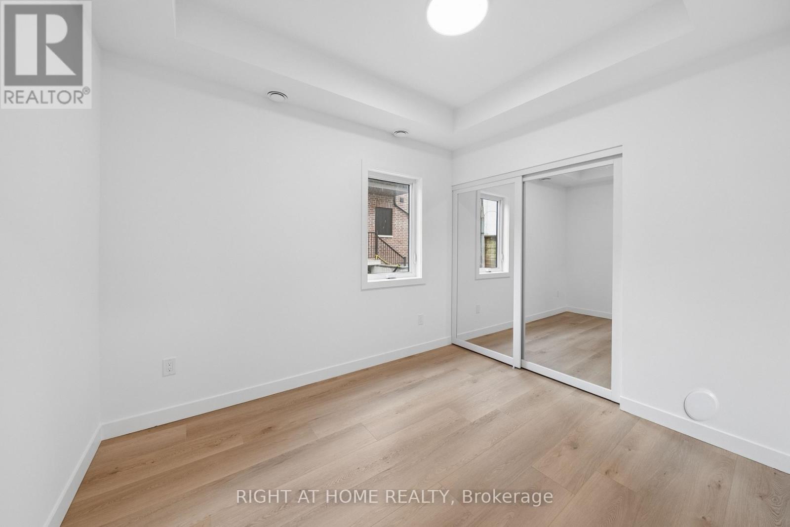 10 - 91 Barton Avenue, Toronto, Ontario  M6G 1P7 - Photo 5 - C13088082
