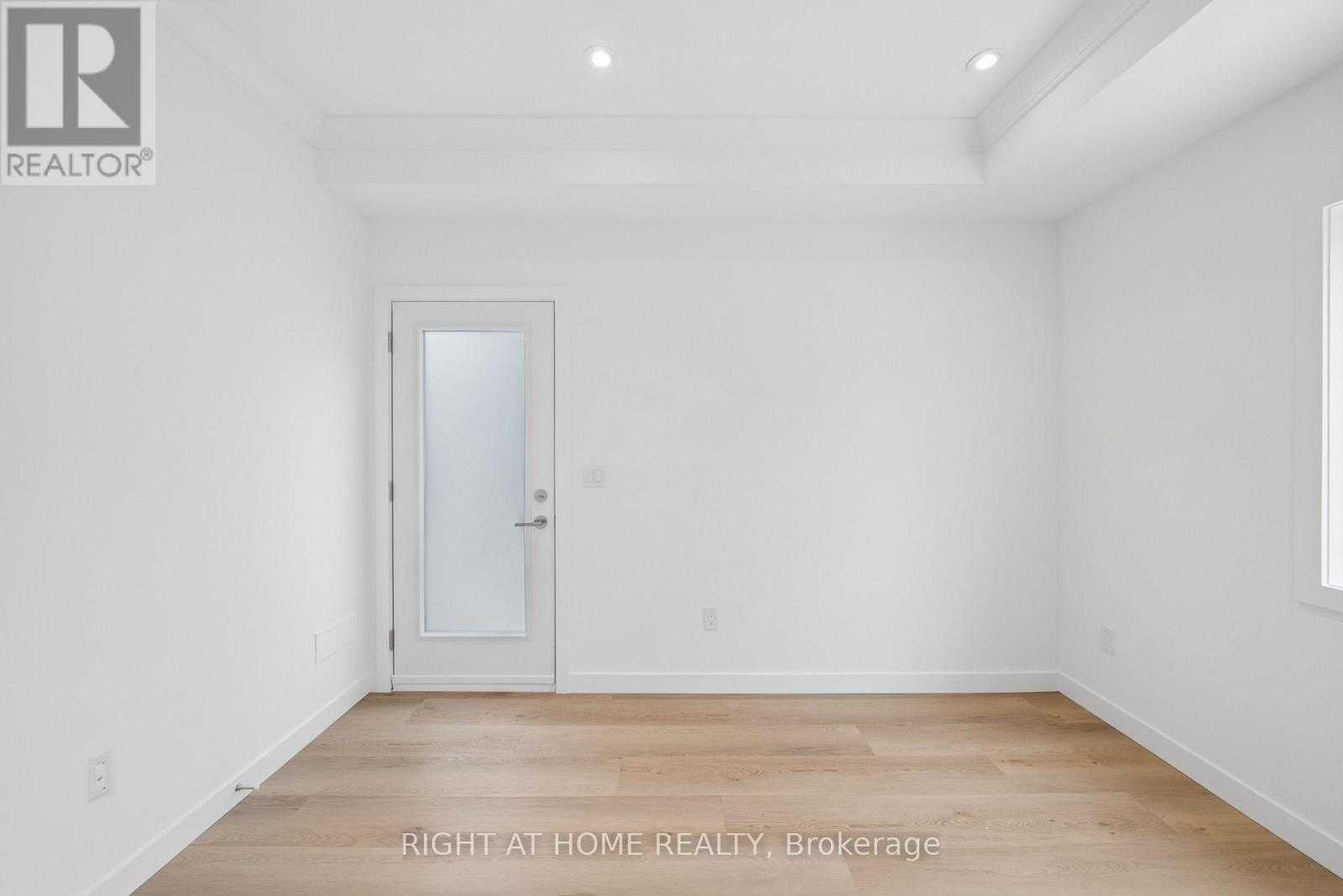 10 - 91 Barton Avenue, Toronto, Ontario  M6G 1P7 - Photo 8 - C13088082