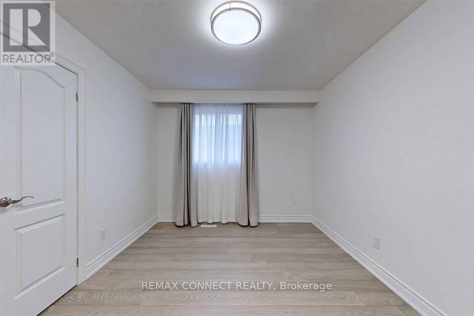 Upper - 23 Chalet Road, Toronto, Ontario  M2J 3V3 - Photo 14 - C13088178
