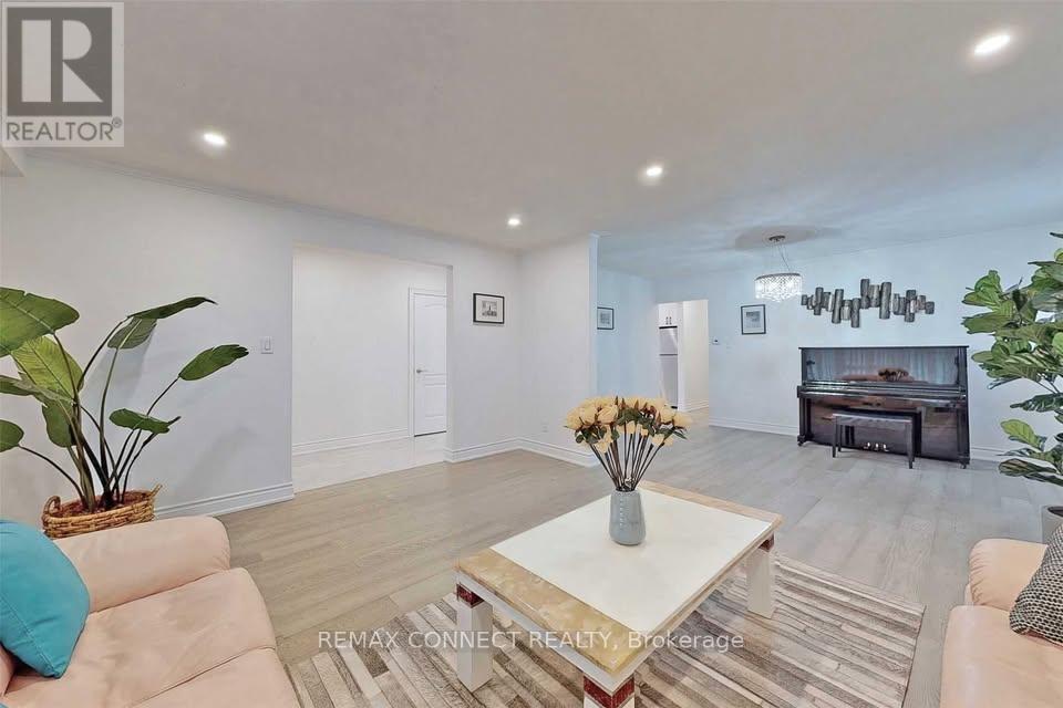 Upper - 23 Chalet Road, Toronto, Ontario  M2J 3V3 - Photo 4 - C13088178