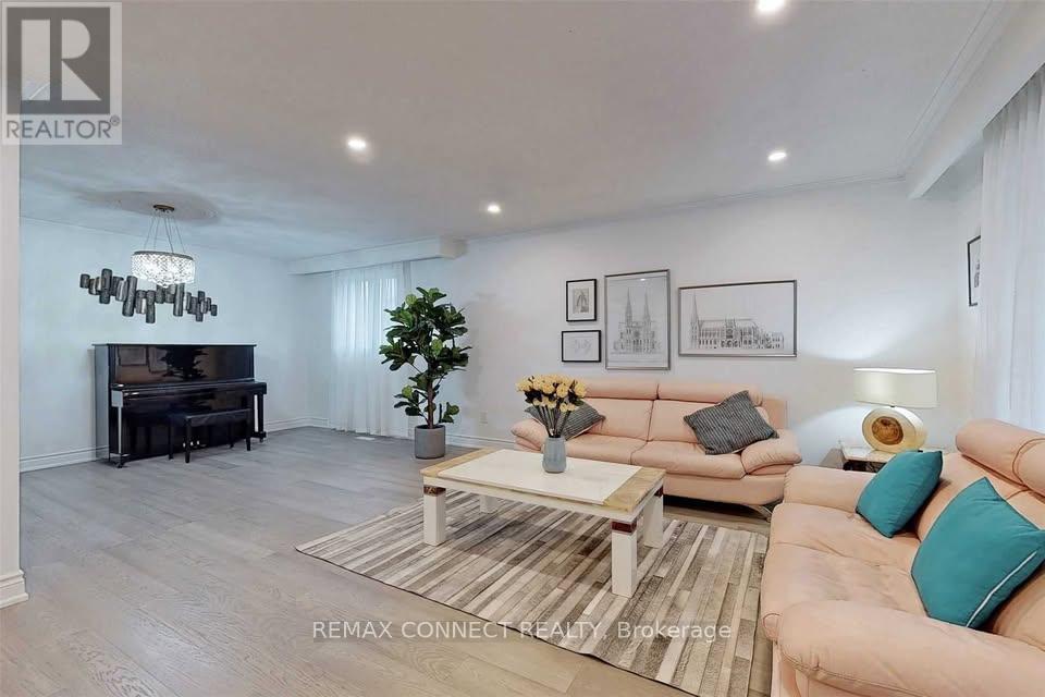 Upper - 23 Chalet Road, Toronto, Ontario  M2J 3V3 - Photo 5 - C13088178