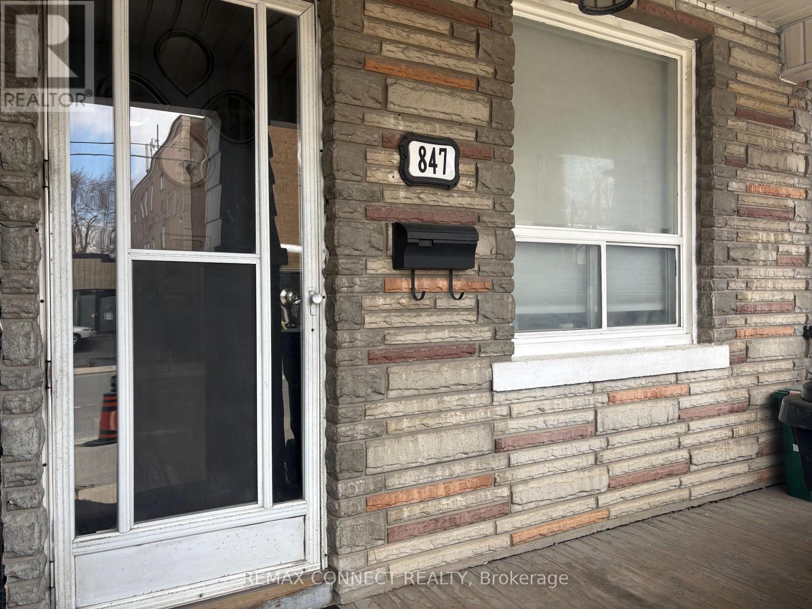 UPPER - 847 PAPE AVENUE, Toronto, Ontario