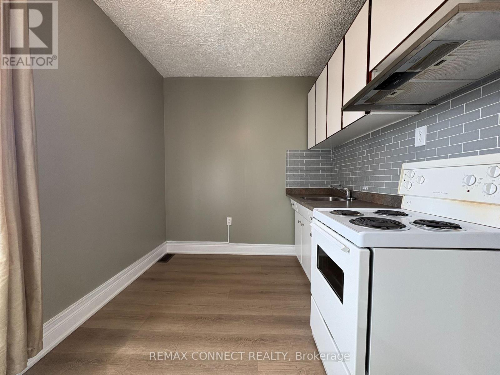 Upper - 847 Pape Avenue, Toronto, Ontario  M4K 3T7 - Photo 11 - E13088170