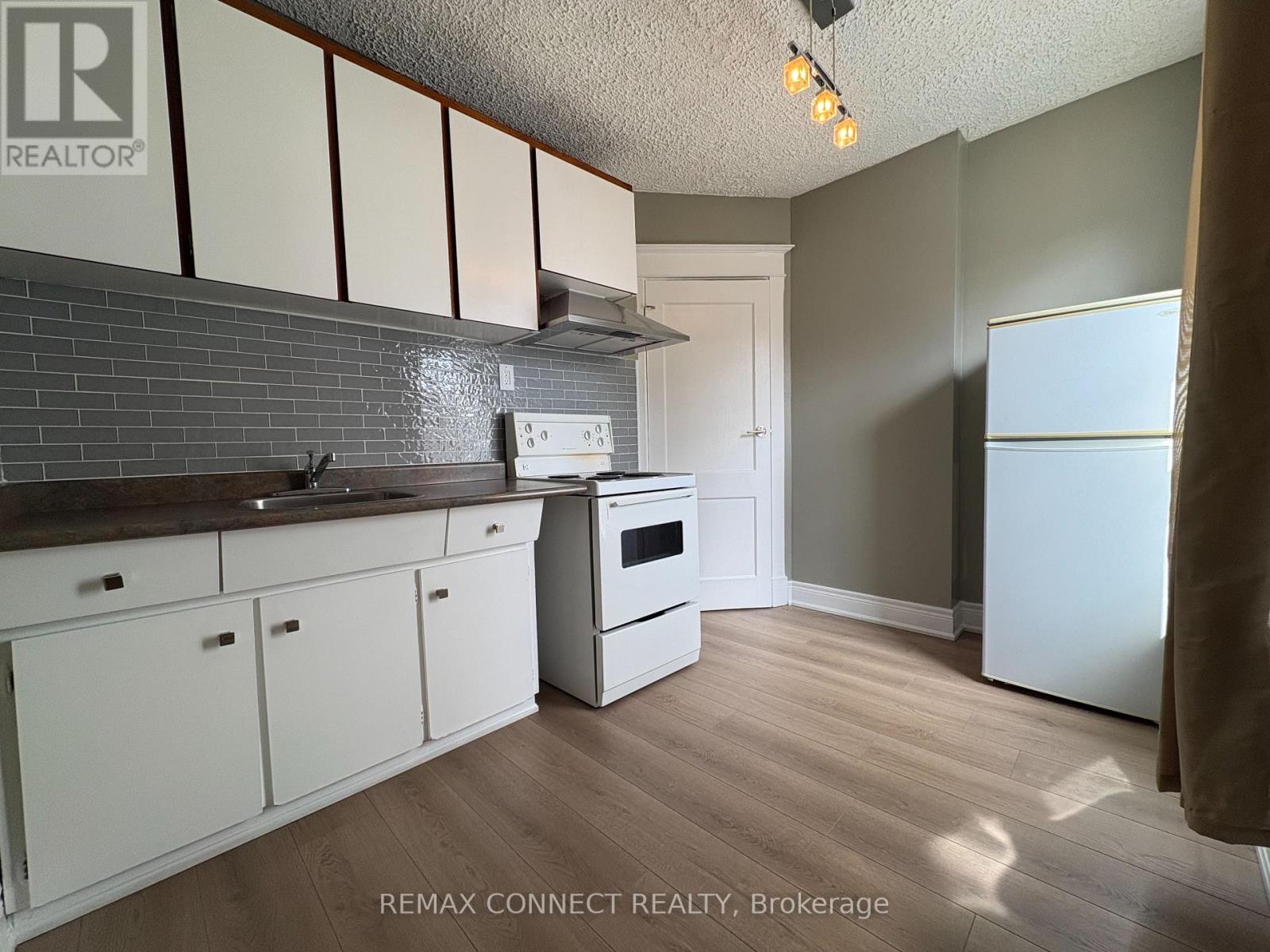 Upper - 847 Pape Avenue, Toronto, Ontario  M4K 3T7 - Photo 12 - E13088170