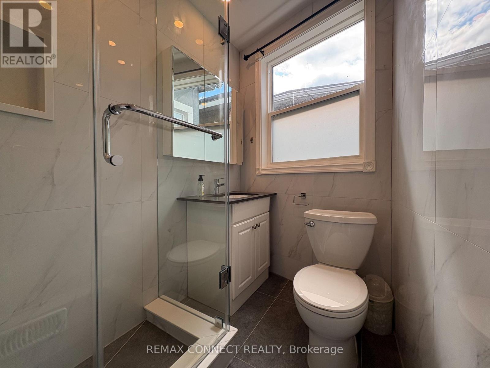Upper - 847 Pape Avenue, Toronto, Ontario  M4K 3T7 - Photo 9 - E13088170