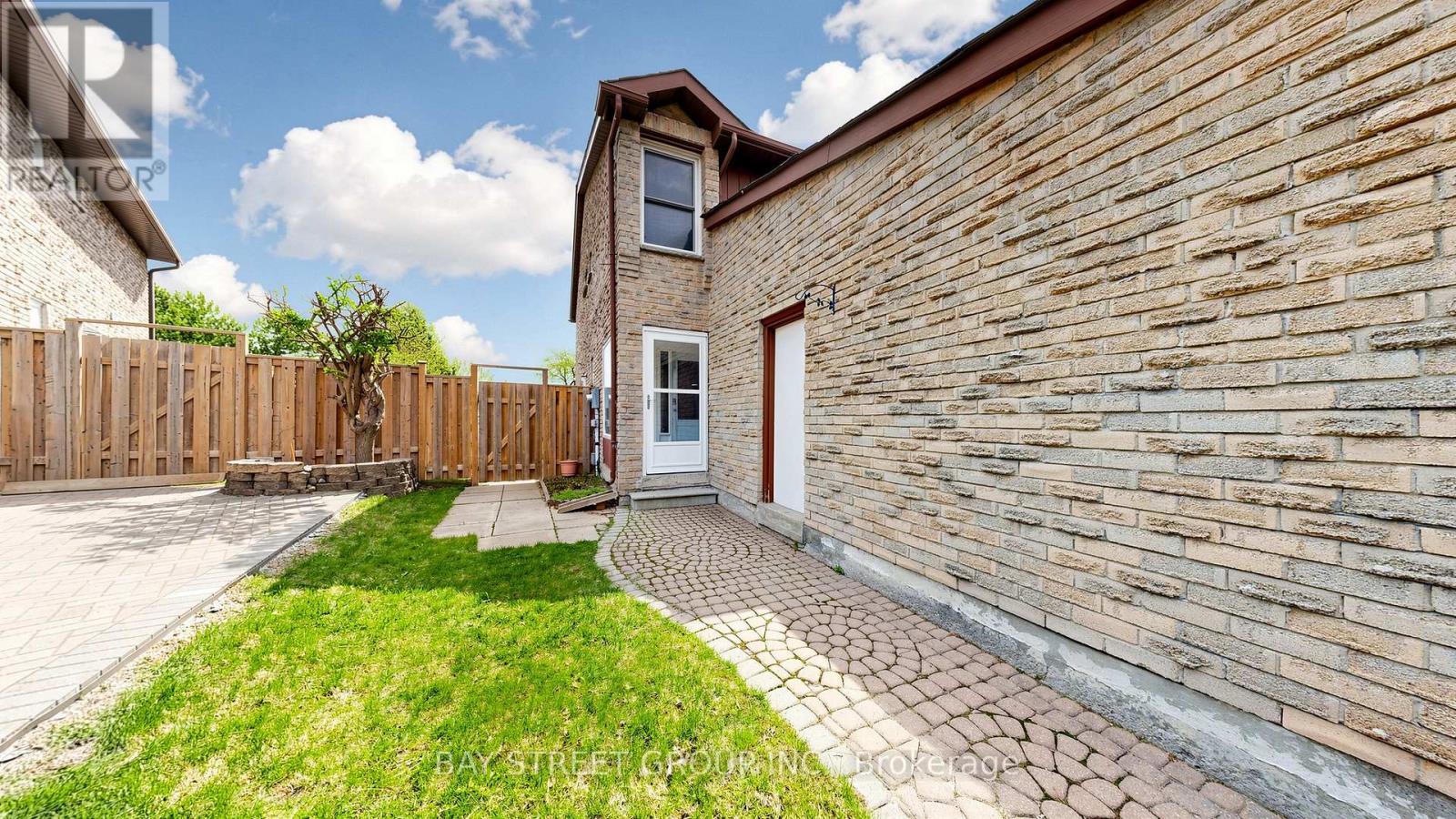 57 Longmeadow Crescent, Markham, Ontario  L3R 3J6 - Photo 3 - N13088080