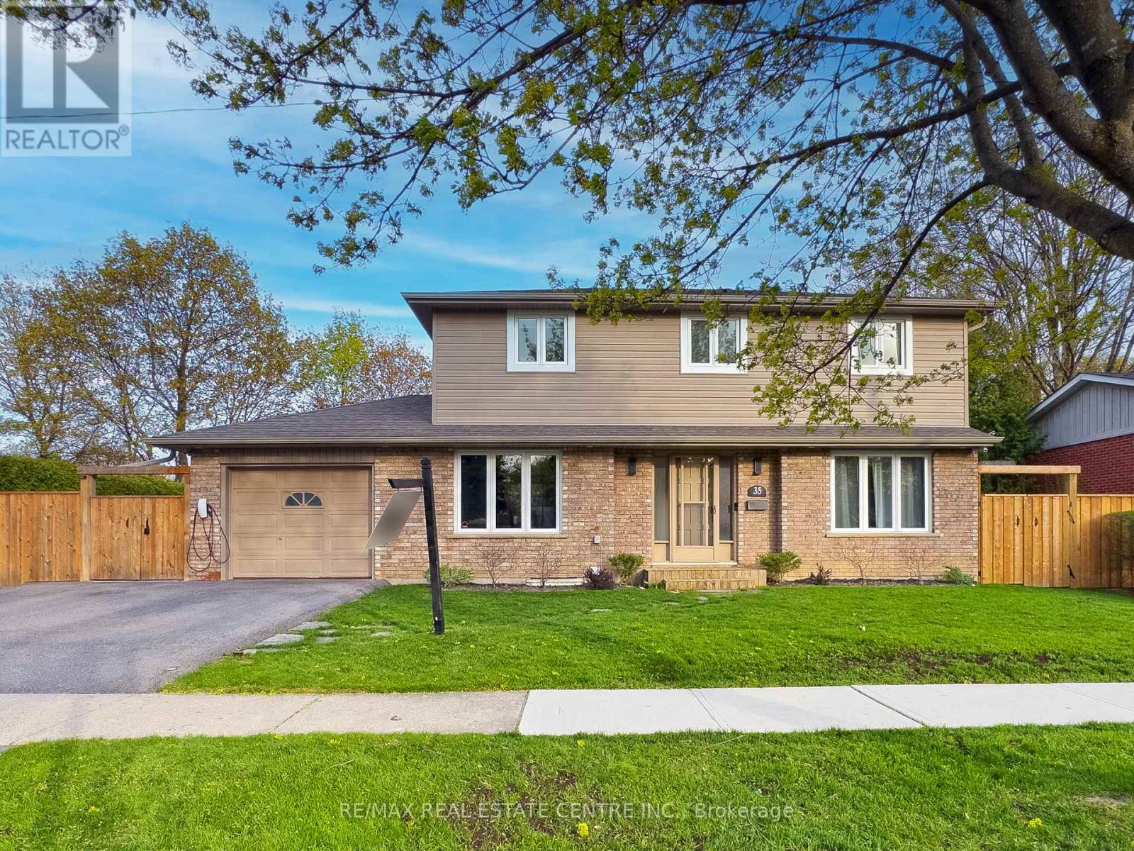35 TRELEAVEN DRIVE, Brampton, Ontario
