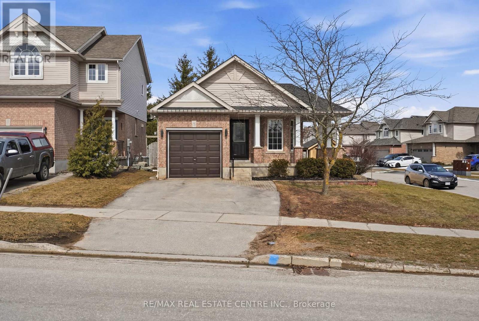 321 MONTGOMERY BOULEVARD, Orangeville, Ontario