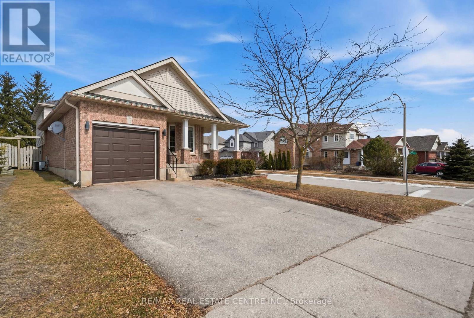 321 Montgomery Boulevard, Orangeville, Ontario  L9W 5G7 - Photo 2 - W13088104