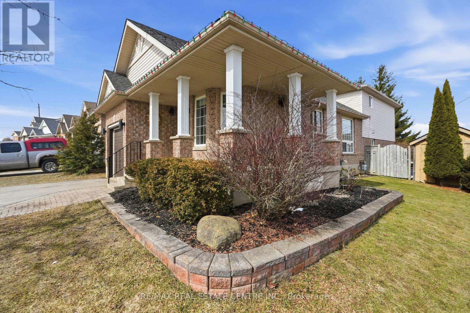 321 Montgomery Boulevard, Orangeville, Ontario  L9W 5G7 - Photo 3 - W13088104