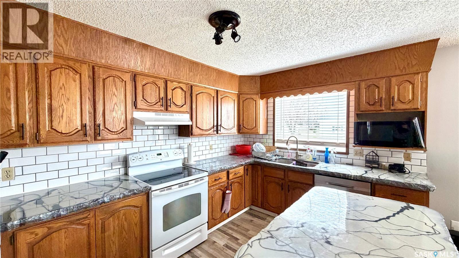 701 1st Street, Hanley, Saskatchewan  S0G 2E0 - Photo 13 - SK035023
