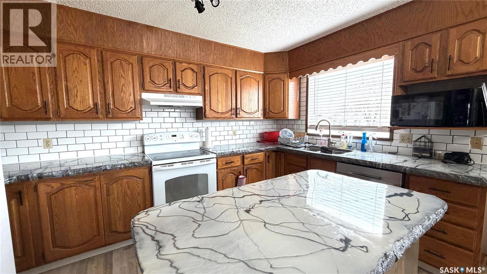 701 1st Street, Hanley, Saskatchewan  S0G 2E0 - Photo 14 - SK035023