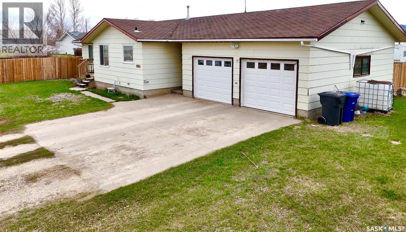 701 1st Street, Hanley, Saskatchewan  S0G 2E0 - Photo 2 - SK035023