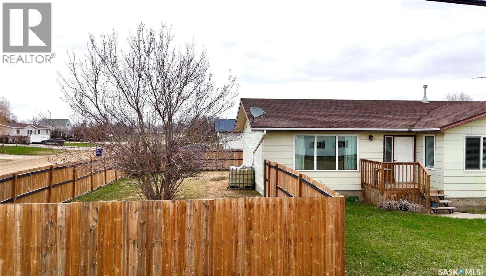 701 1st Street, Hanley, Saskatchewan  S0G 2E0 - Photo 4 - SK035023