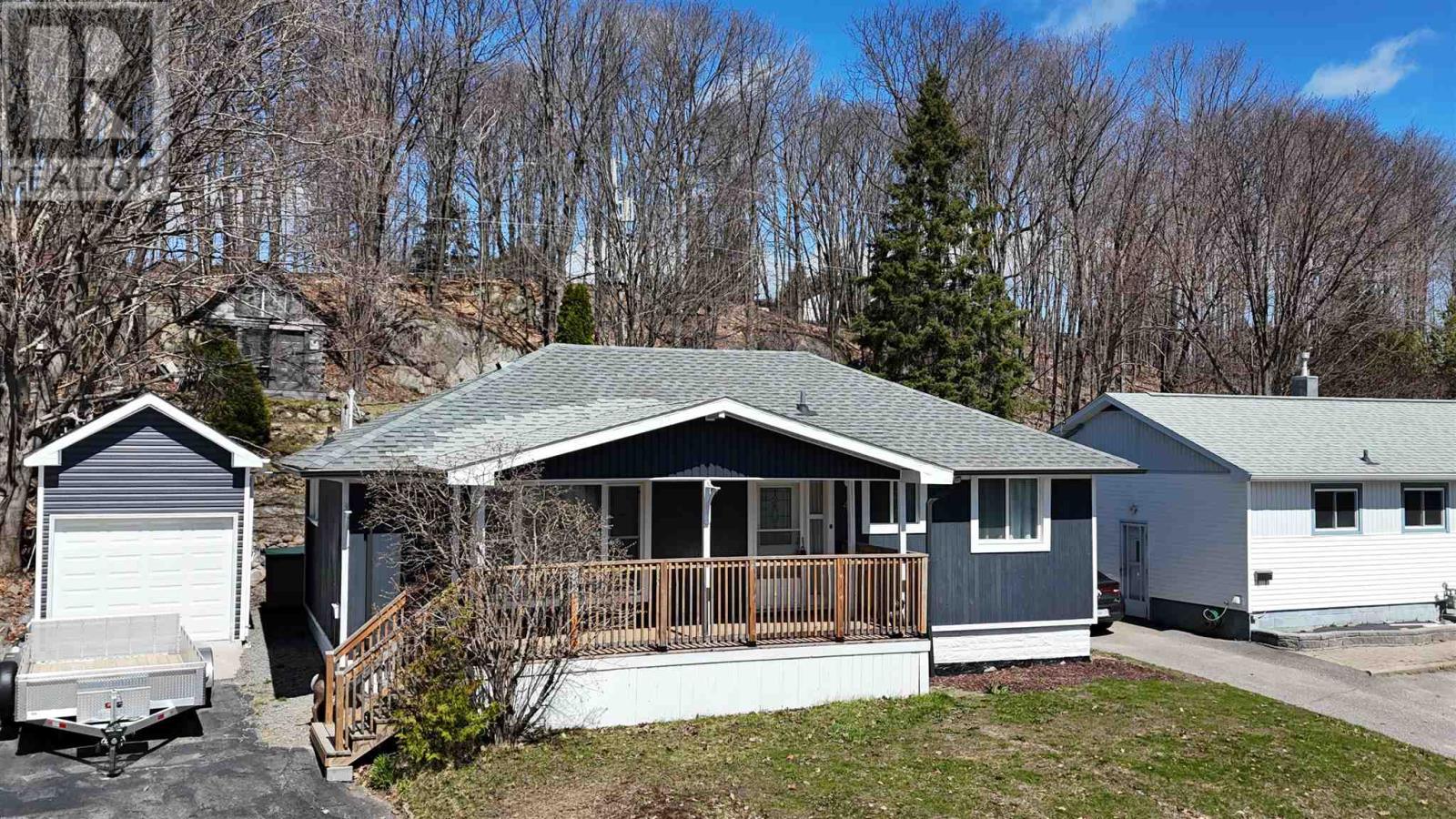 44 Axmith Ave, Elliot Lake, Ontario  P5A 1B7 - Photo 2 - SM260883